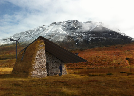 Charred Wooden Shingles and Triple Glazing Enhance Mountain Retreat Aesthetic