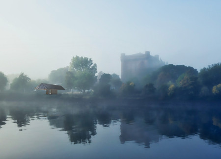 Floating Haven Crafted From Exposed Concrete and Pine With Uninterrupted Views for Cyclists