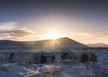 Cor-Ten Cladding and Thermal Springs Integration in a Geothermal Retreat  