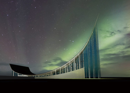 Curvilinear Structure Featuring Glass Walls and Natural Wood Elements for Cinematic Experience